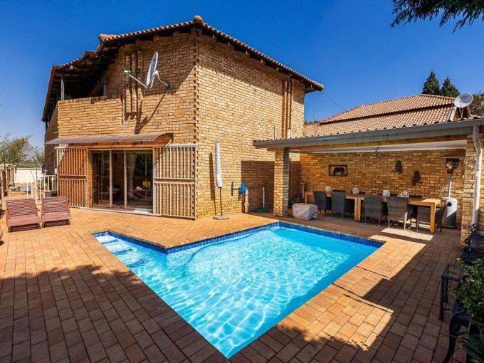 4 Bedroom House for Sale For Sale in Glenvista - MR678641