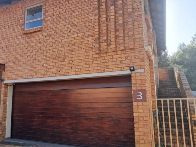 4 Bedroom House for Sale For Sale in Glenvista - MR678648