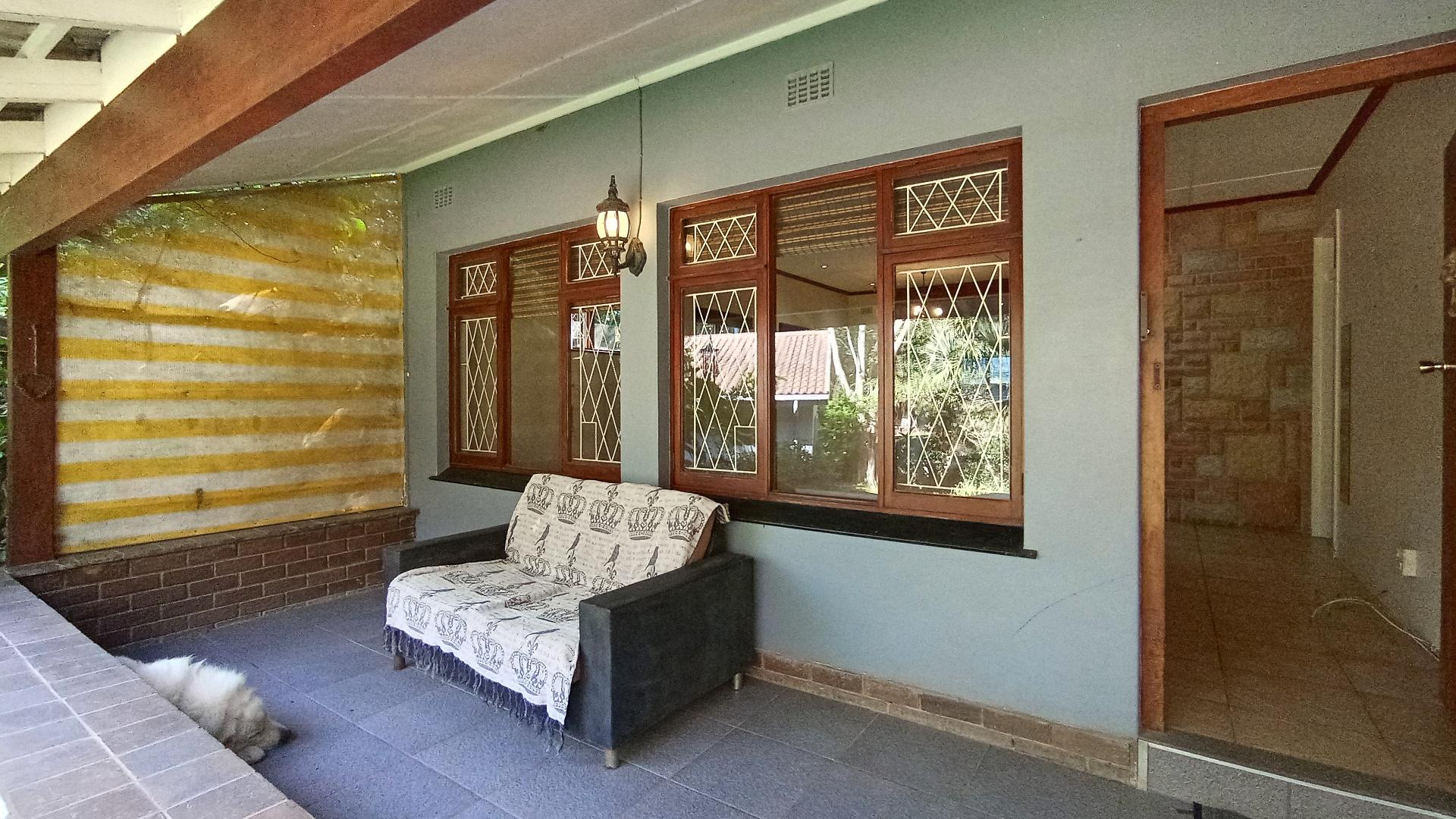 Patio - 14 square meters of property in Umtentweni