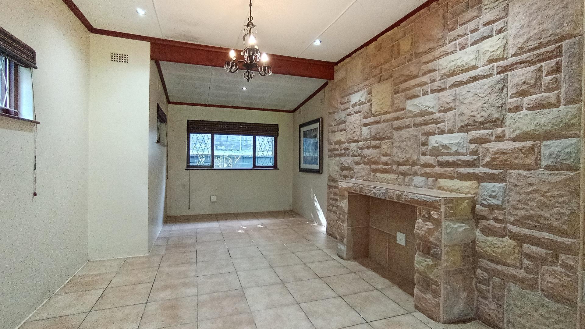 Dining Room - 22 square meters of property in Umtentweni