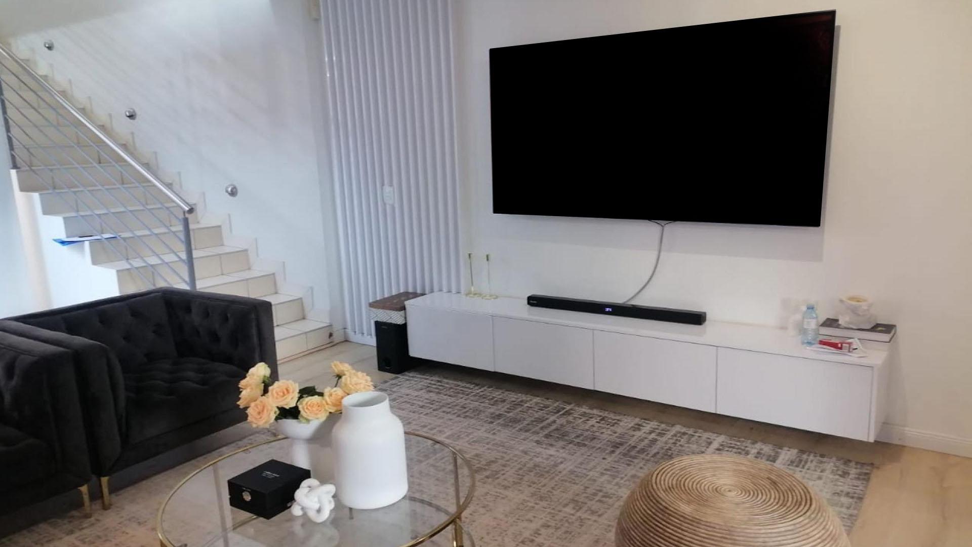 Lounges of property in Ferndale - JHB