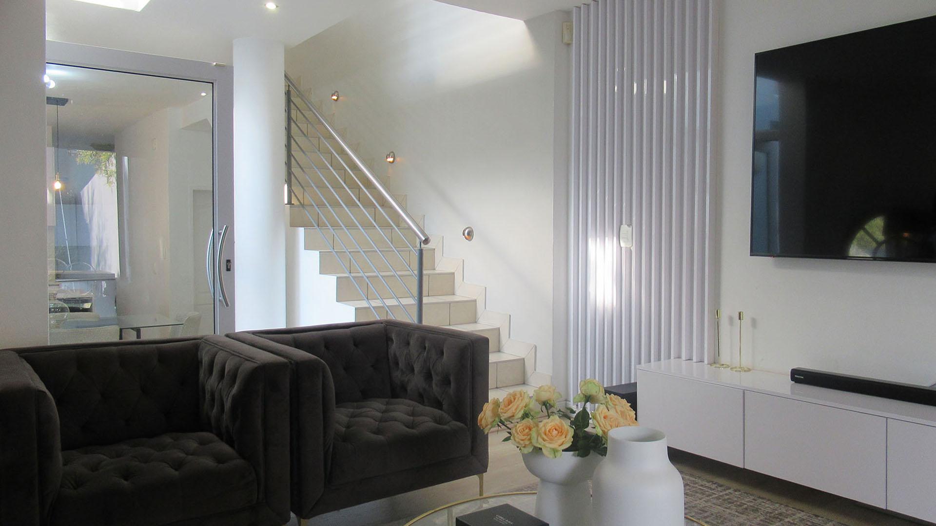 Lounges - 28 square meters of property in Ferndale - JHB