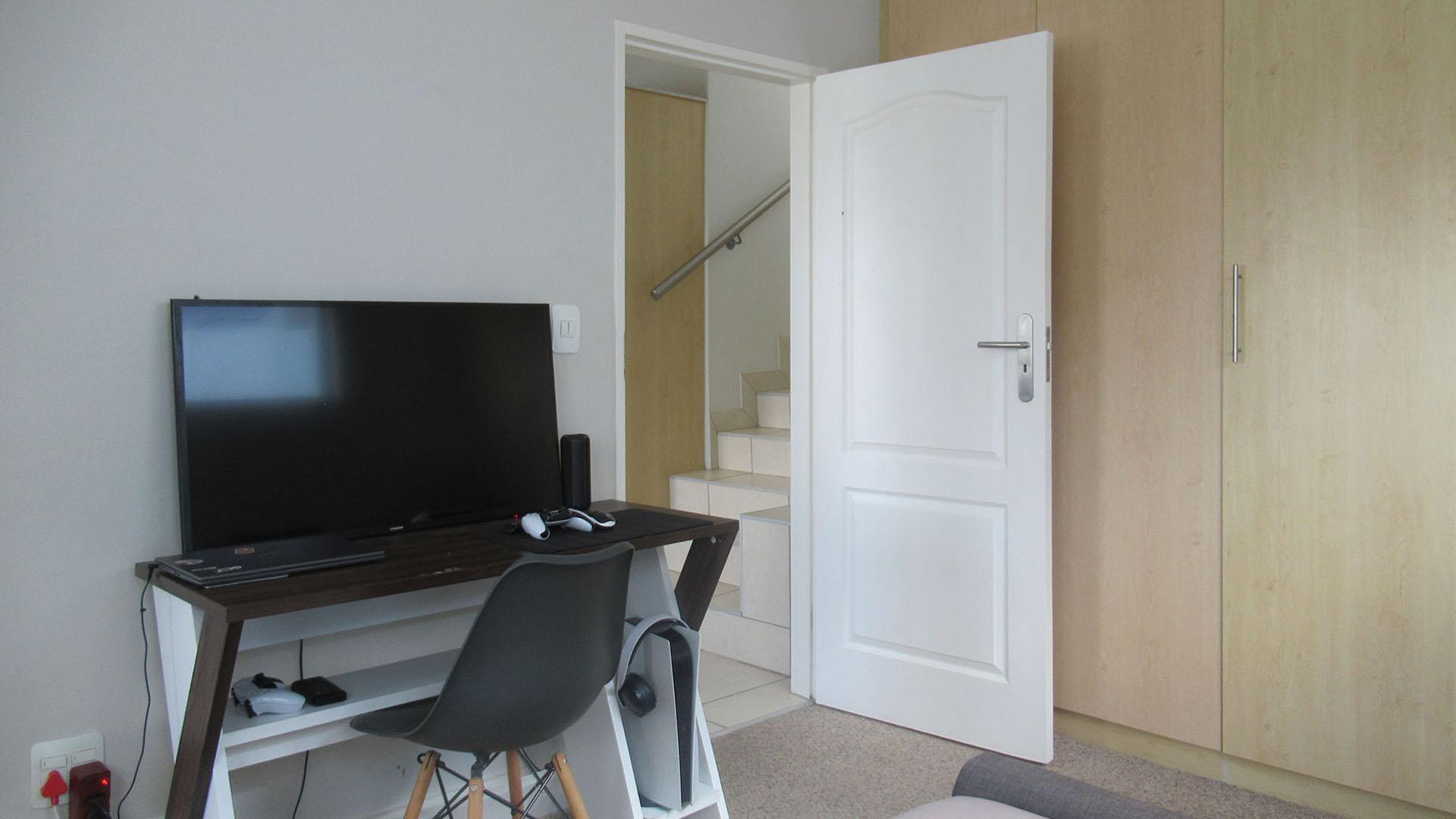 Bed Room 3 - 14 square meters of property in Ferndale - JHB