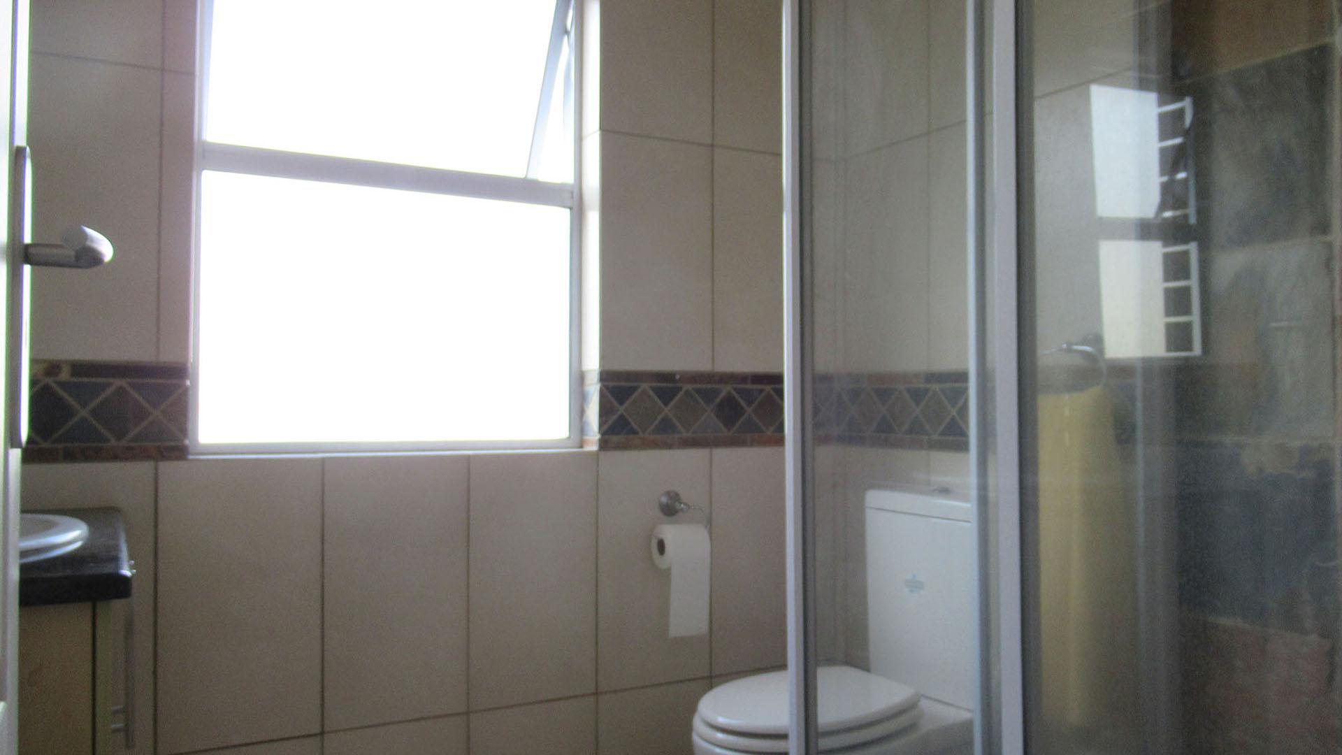 Bathroom 2 - 5 square meters of property in Ferndale - JHB