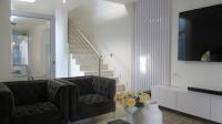Lounges - 28 square meters of property in Ferndale - JHB