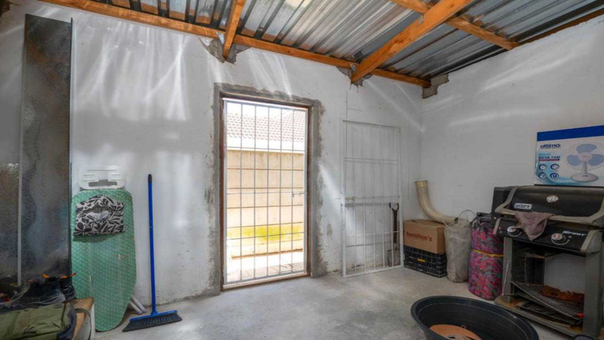 Dining Room - 11 square meters of property in Klapmuts