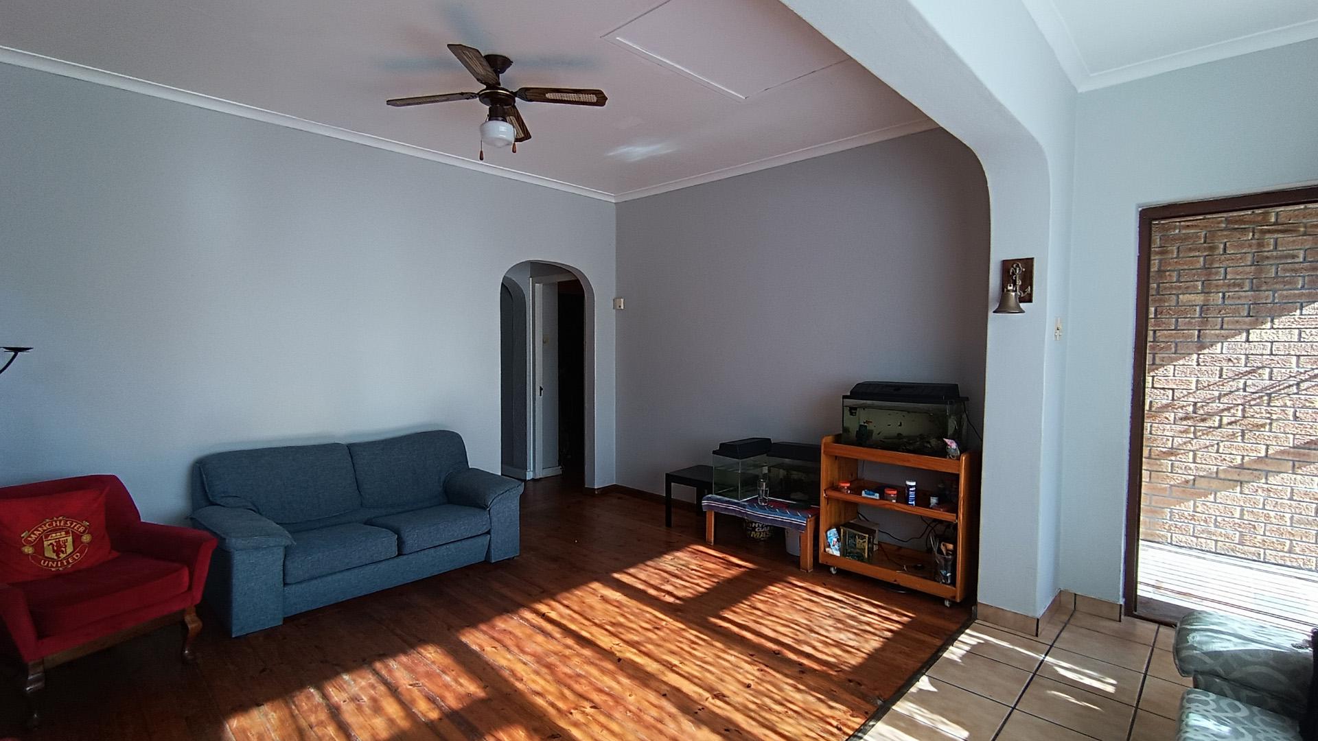 Lounges of property in Wynberg - CPT