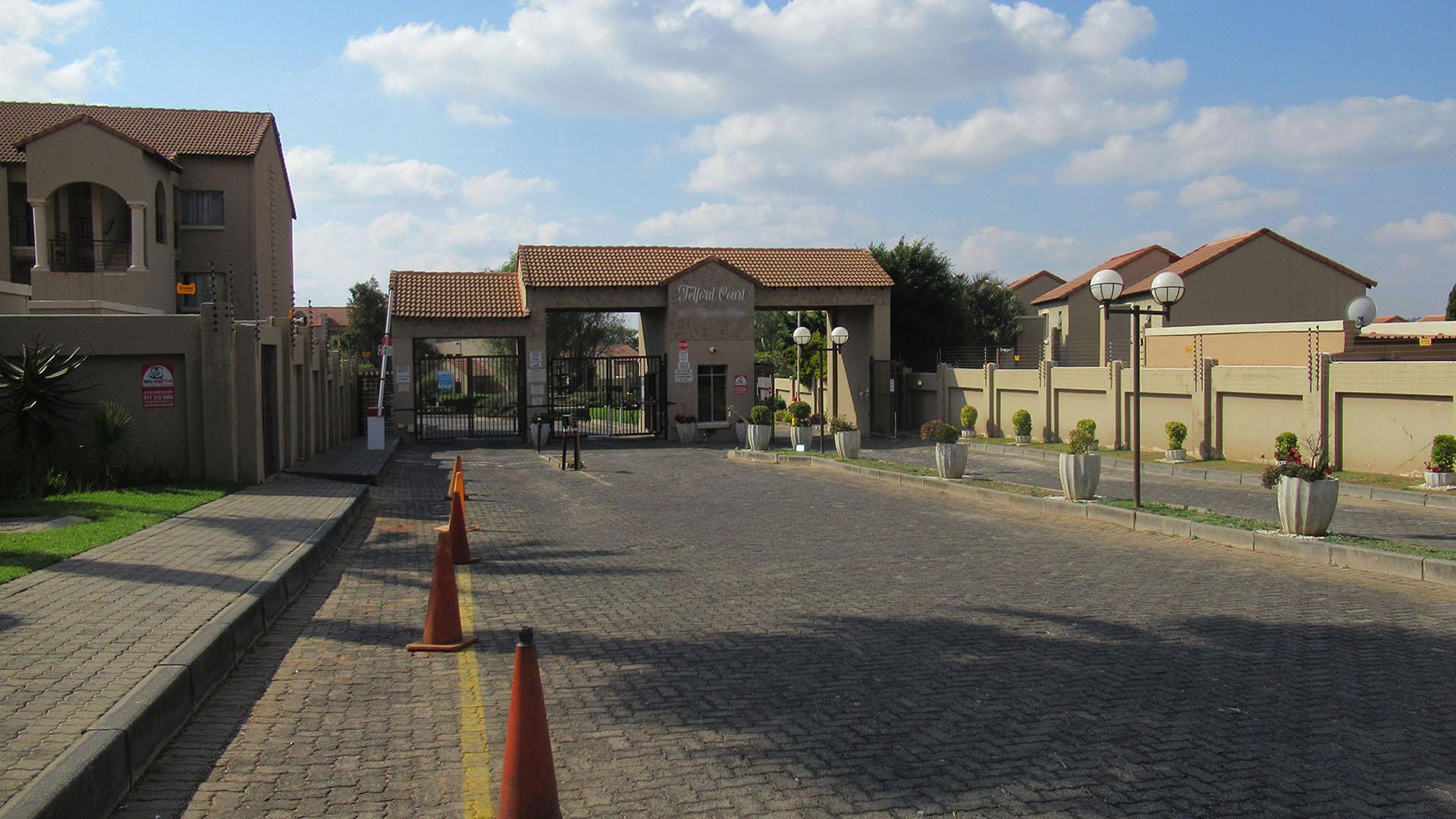 Front View of property in Noordhang