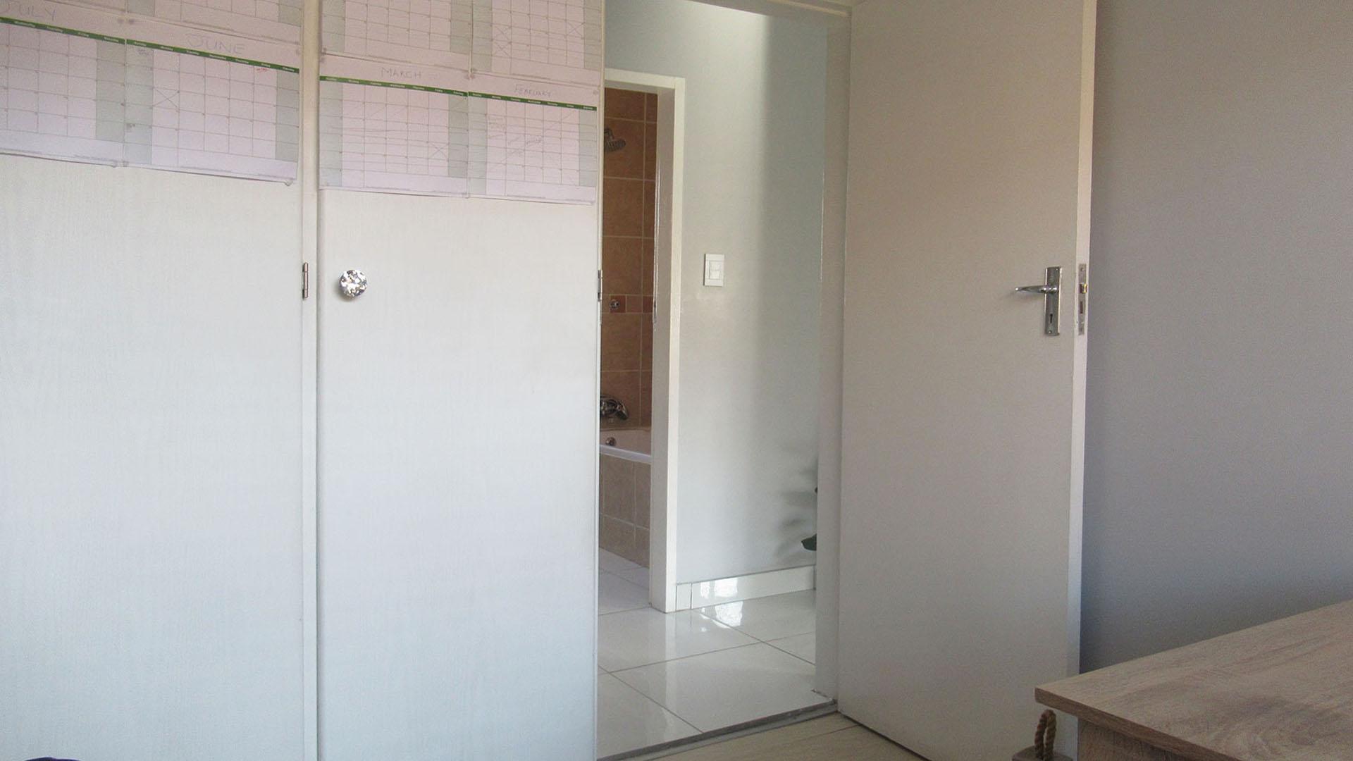 Bed Room 1 - 8 square meters of property in Noordhang