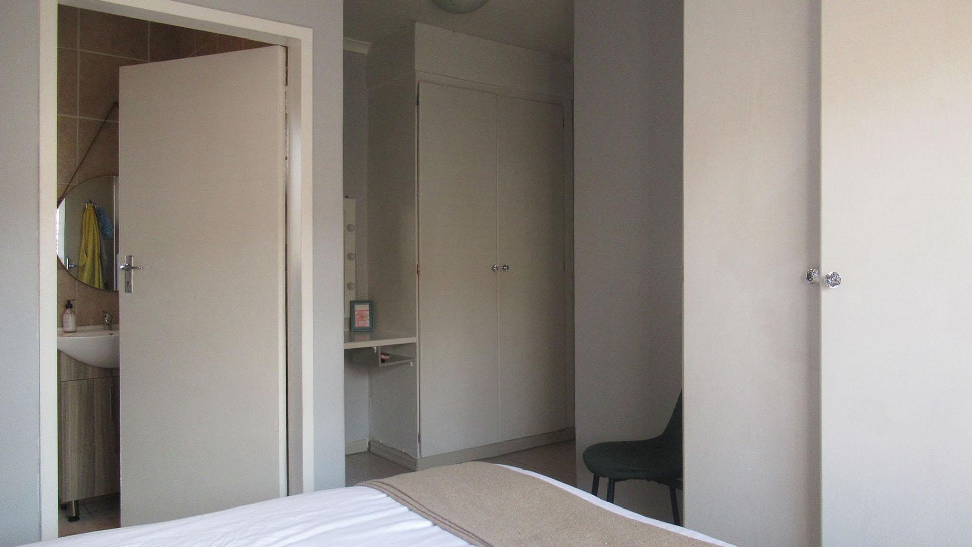 Main Bedroom - 15 square meters of property in Noordhang
