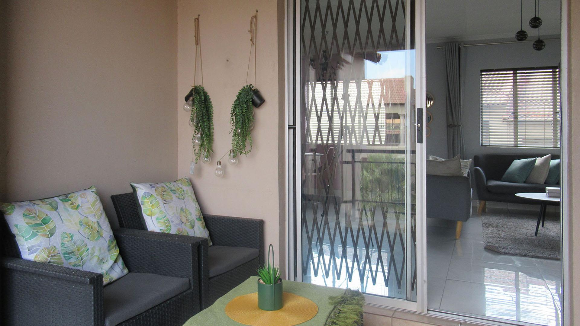 Front View of property in Noordhang