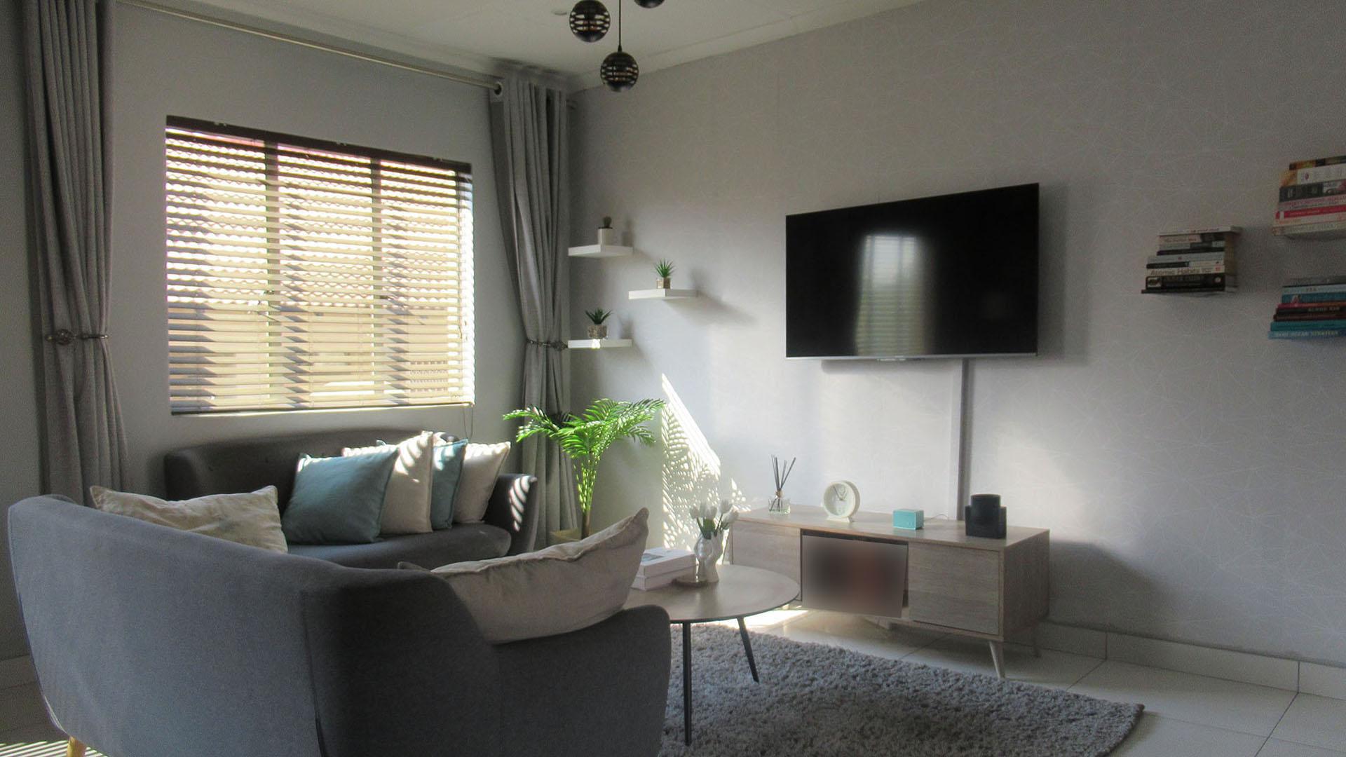 Lounges - 15 square meters of property in Noordhang