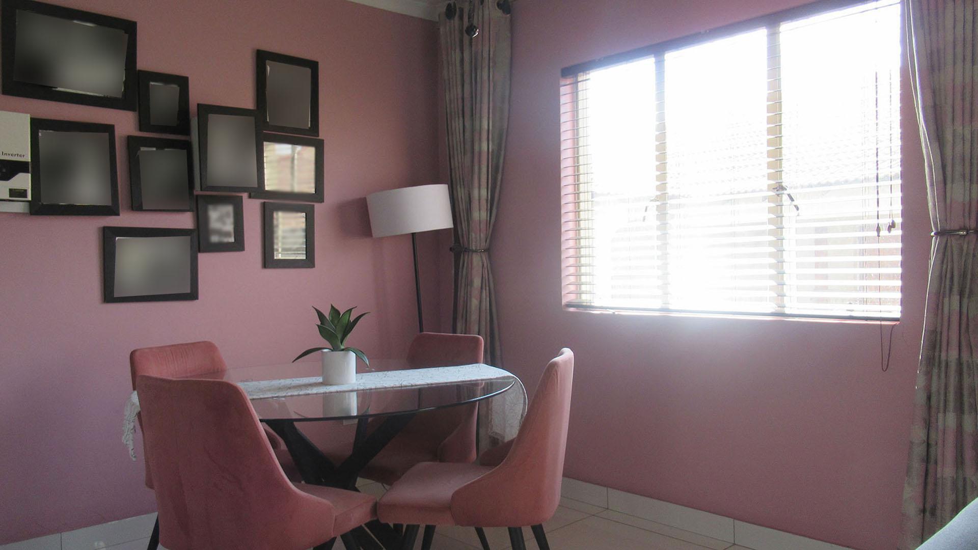 Dining Room - 8 square meters of property in Noordhang