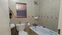 Bathroom 1 - 5 square meters of property in Noordhang