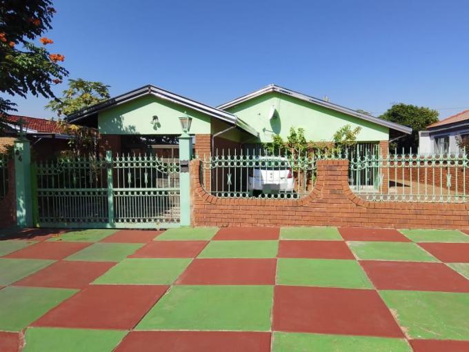 4 Bedroom House for Sale For Sale in Soshanguve - MR678744