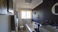Bathroom 1 - 7 square meters of property in Douglasdale
