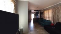 Lounges - 21 square meters of property in The Orchards