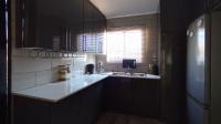 Kitchen - 13 square meters of property in The Orchards