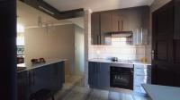 Kitchen - 13 square meters of property in The Orchards