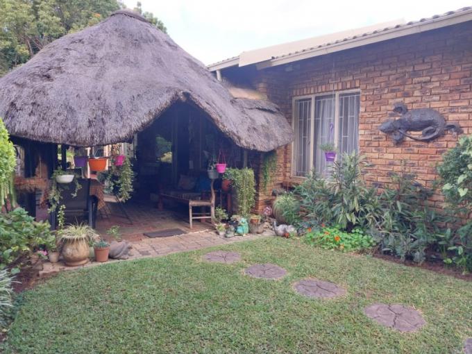 4 Bedroom House for Sale For Sale in Geelhoutpark - MR678793