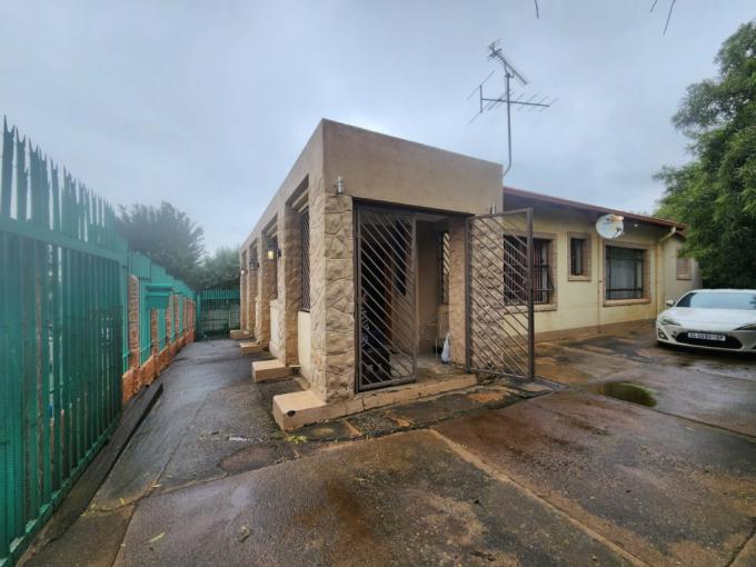 3 Bedroom House for Sale For Sale in Verwoerdpark - MR678795