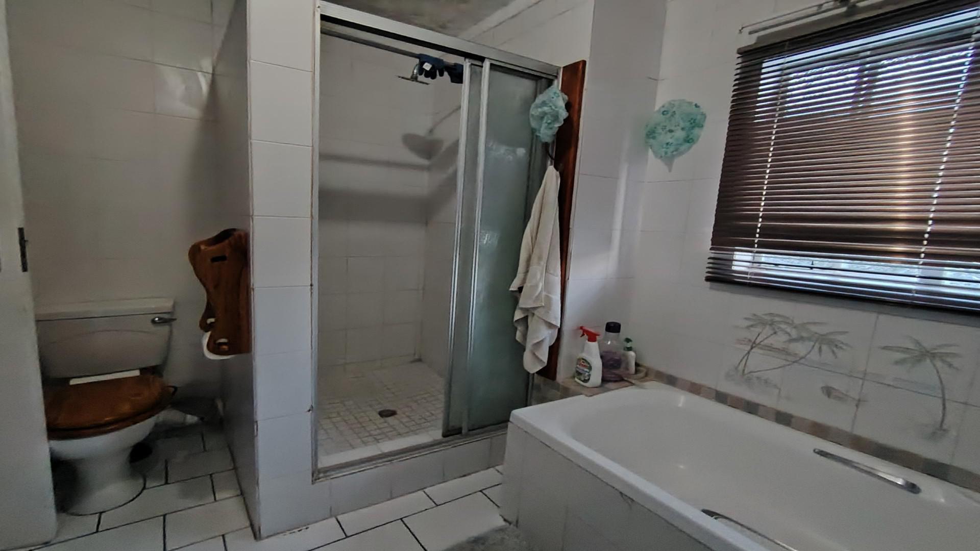 Main Bathroom of property in Bloemfontein
