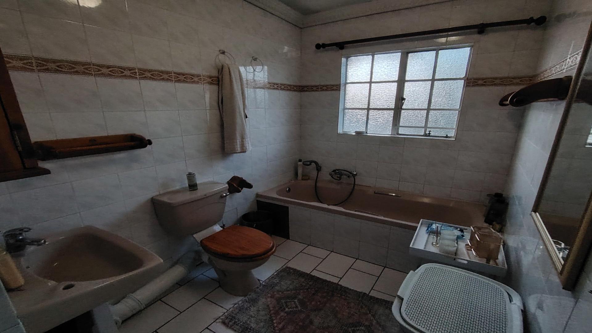 Bathroom 1 of property in Bloemfontein