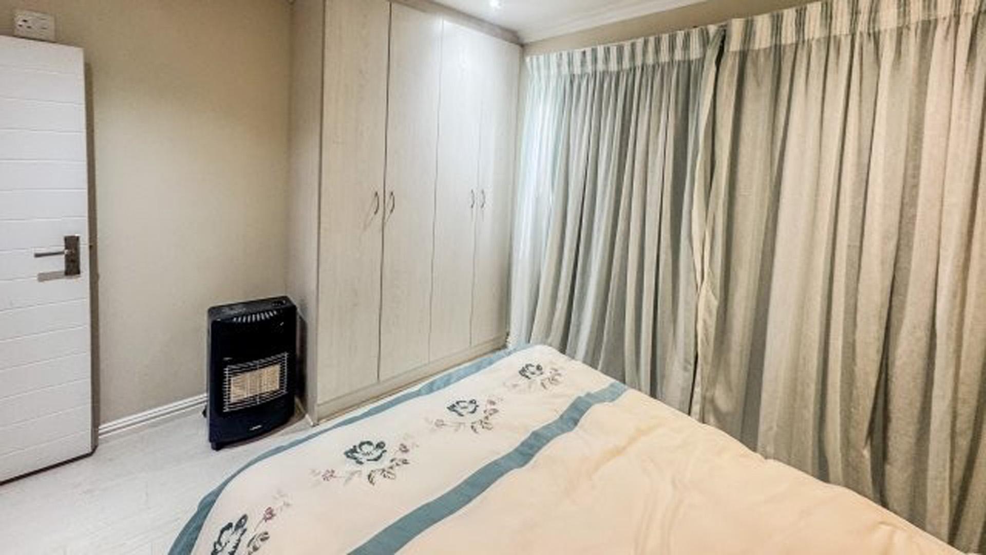 Bed Room 2 of property in Winterstrand