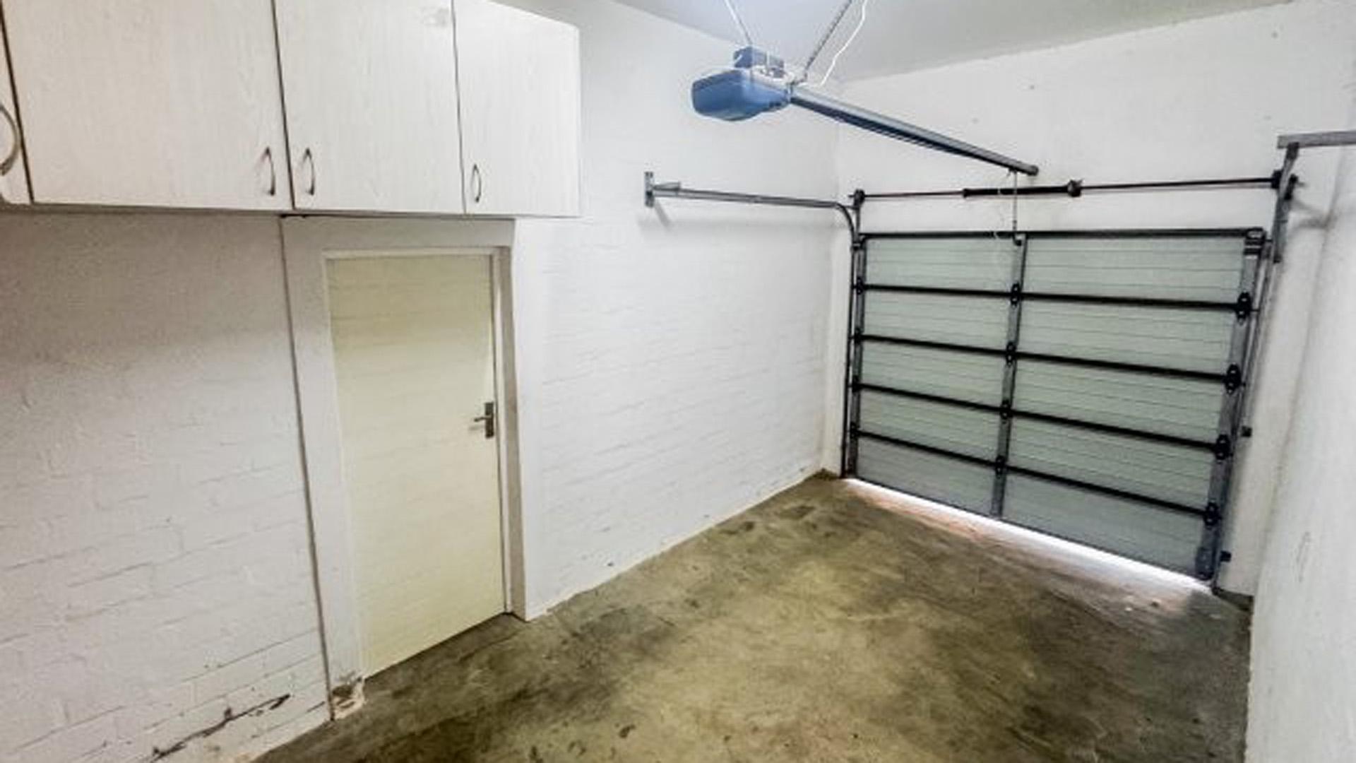 Garage of property in Winterstrand