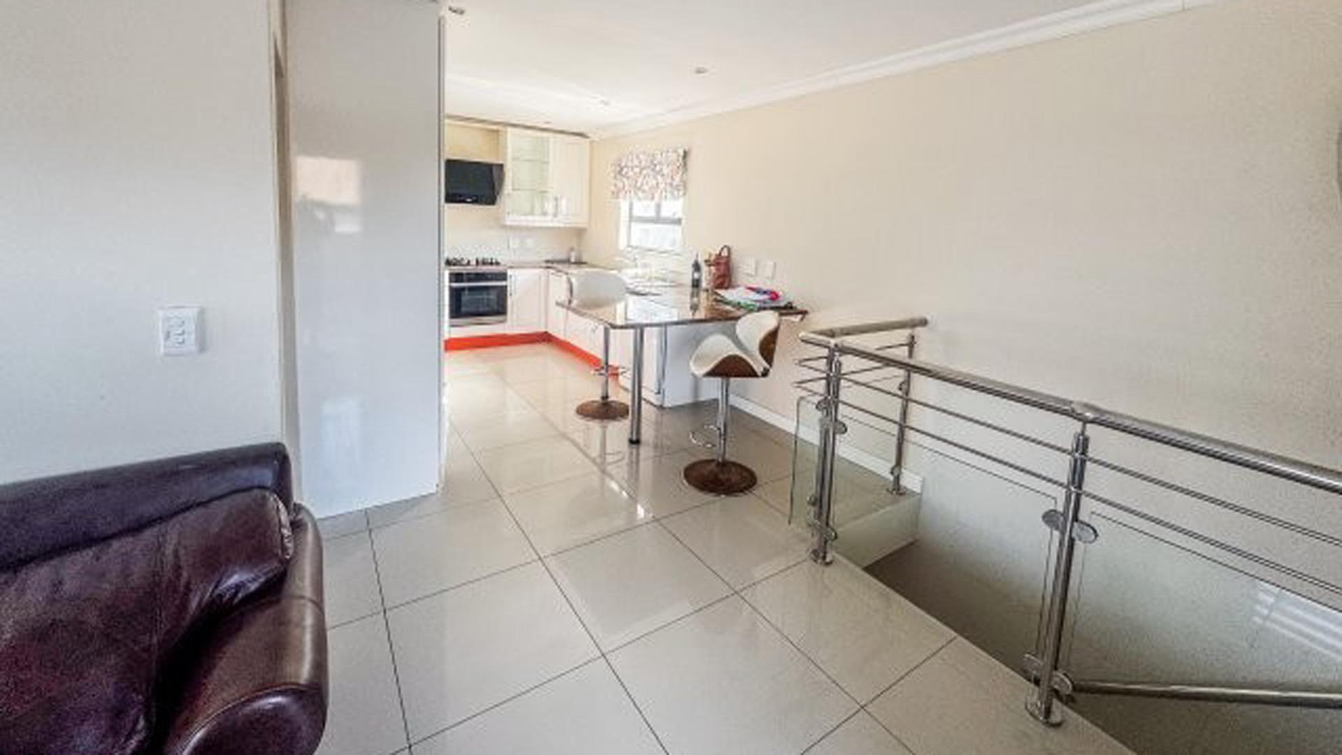 Spaces of property in Winterstrand