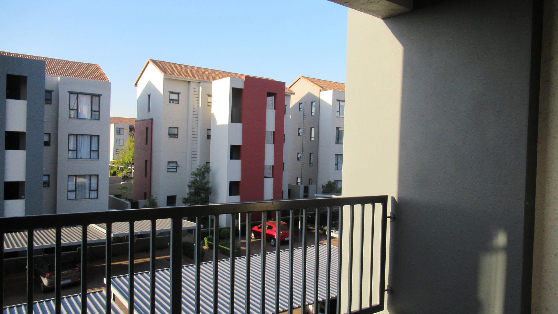 Balcony - 9 square meters of property in Maroeladal