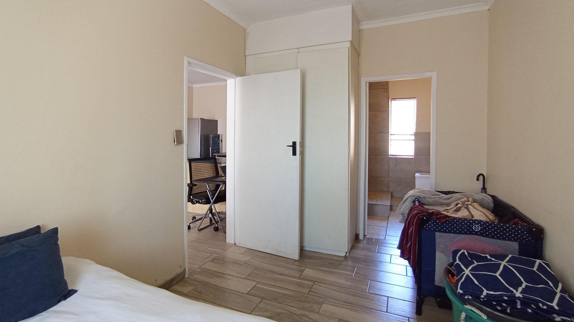 Bed Room 1 - 12 square meters of property in Wapadrand