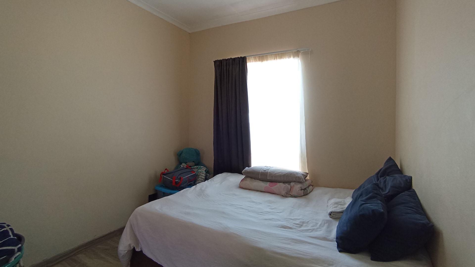 Bed Room 1 - 12 square meters of property in Wapadrand