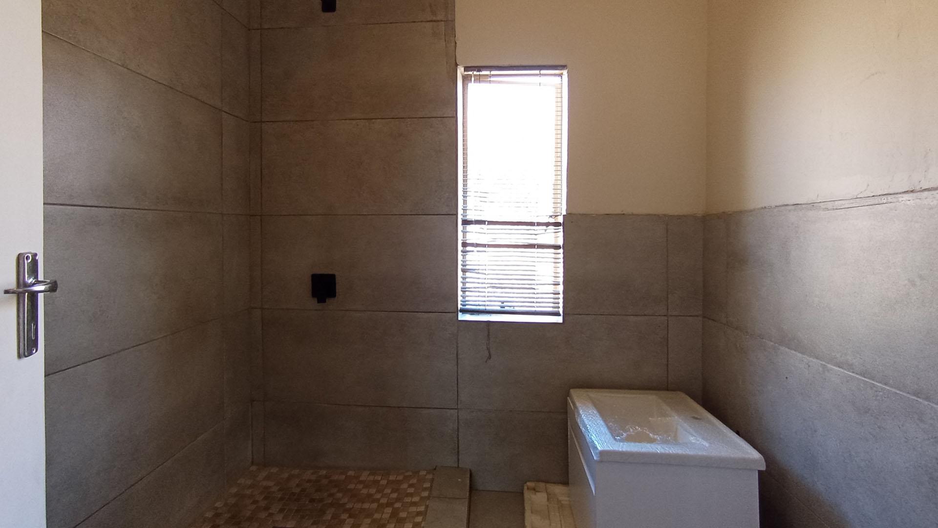 Bathroom 1 - 4 square meters of property in Wapadrand