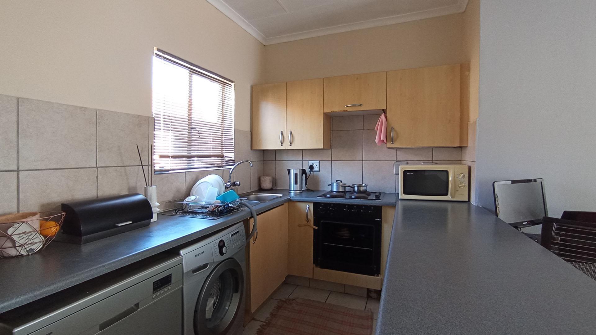 Kitchen - 8 square meters of property in Wapadrand