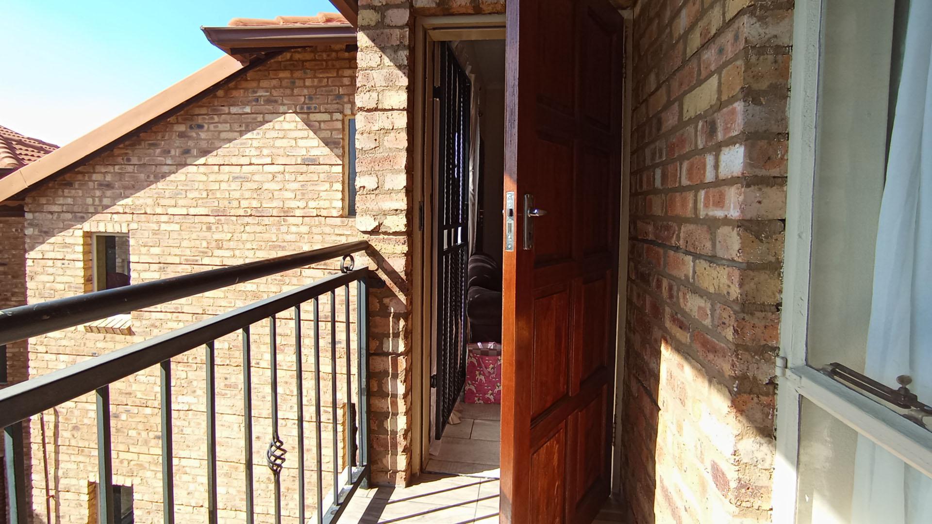 Balcony - 3 square meters of property in Wapadrand