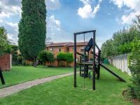  of property in Bedford Gardens
