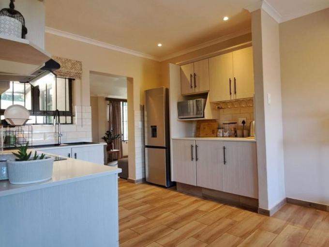 2 Bedroom Simplex for Sale For Sale in Waterfall - MR678870