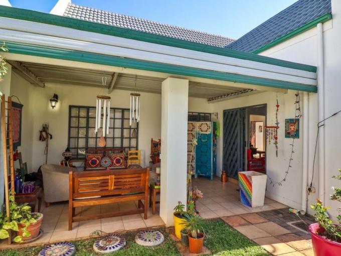 2 Bedroom Simplex for Sale For Sale in Faerie Glen - MR678875