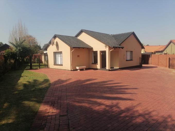 6 Bedroom House for Sale For Sale in Brackendowns - MR678896