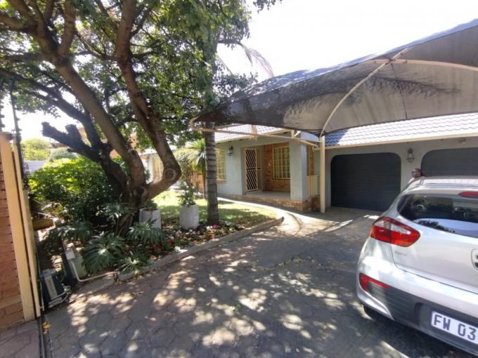 3 Bedroom Simplex for Sale For Sale in Garsfontein - MR678906