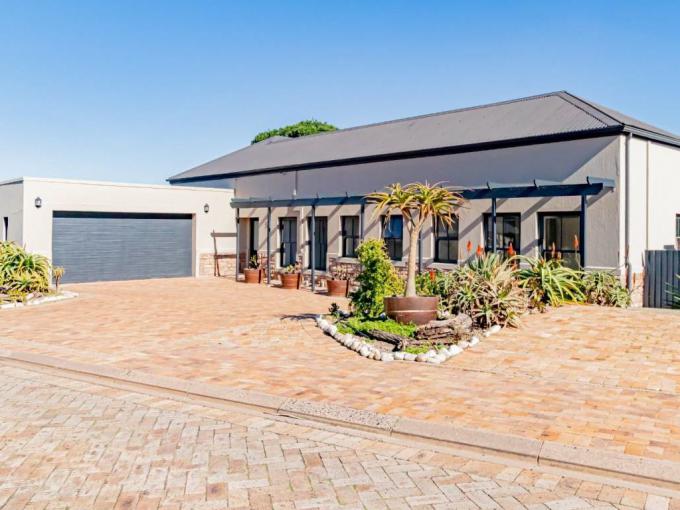 4 Bedroom House to Rent in Atlantic Beach Golf Estate - Property to rent - MR678954