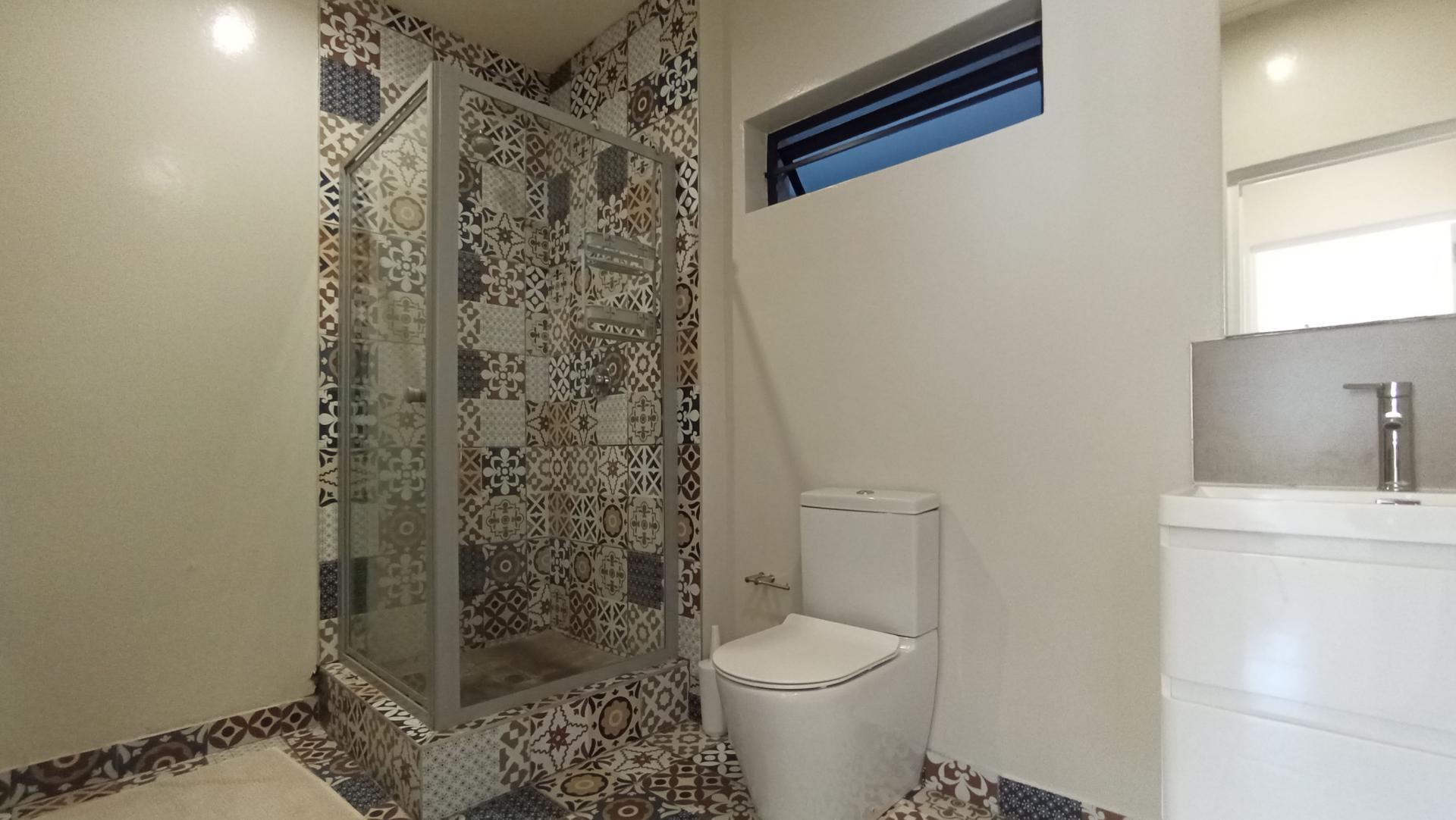 Bathroom 1 - 7 square meters of property in Bryanston East
