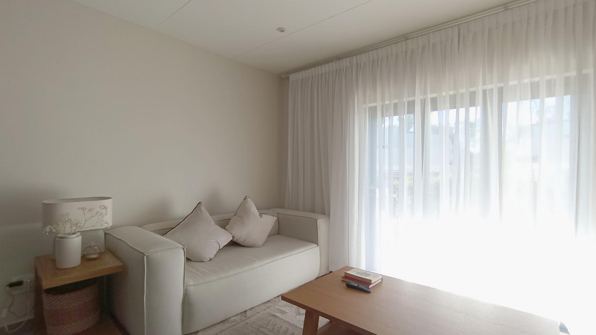 Lounges - 10 square meters of property in Bryanston East