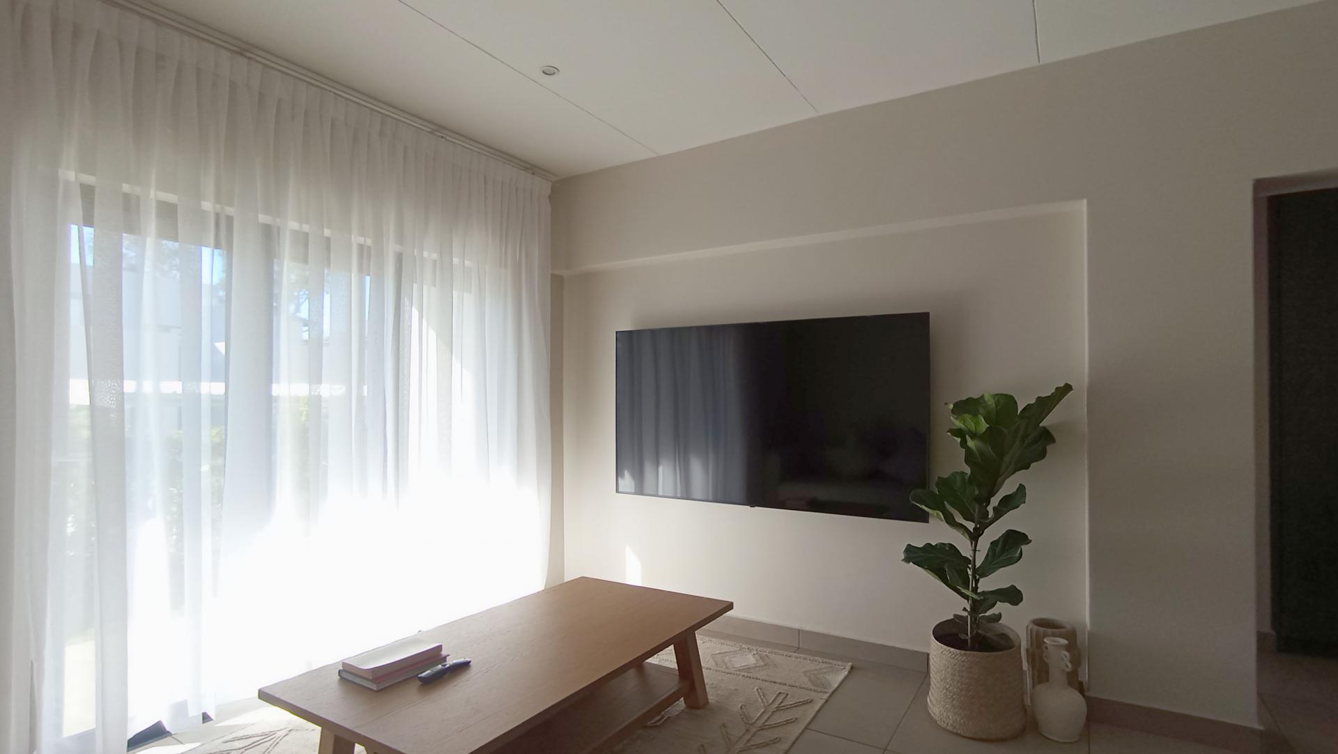 Lounges - 10 square meters of property in Bryanston East