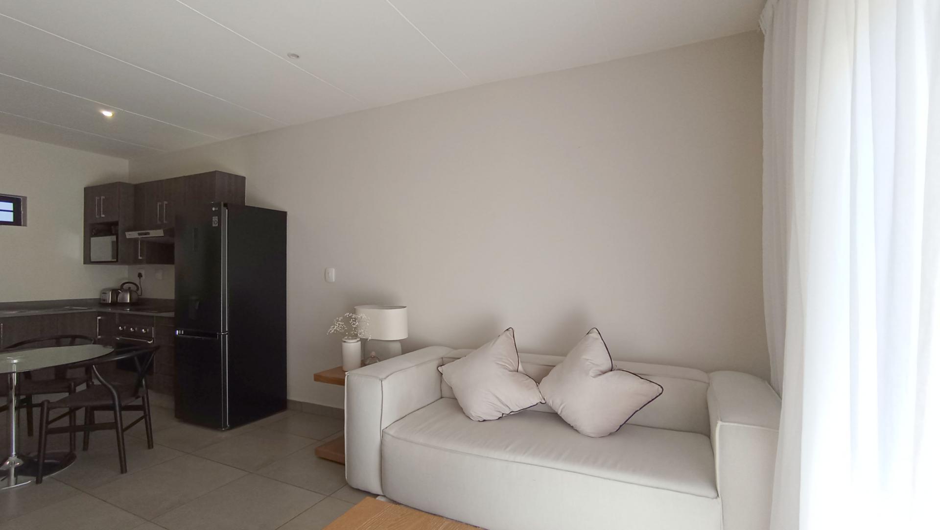 Lounges - 10 square meters of property in Bryanston East