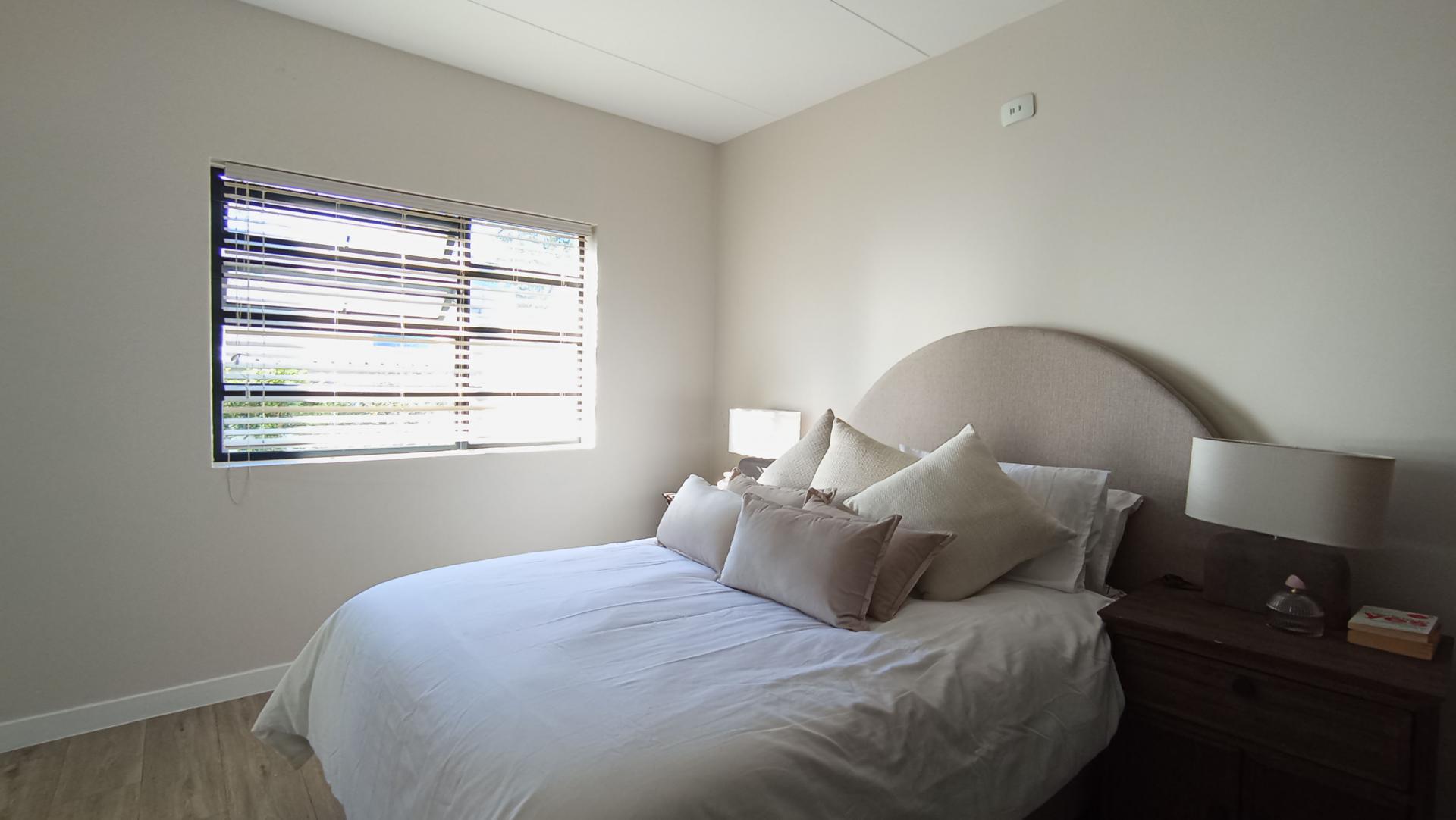 Bed Room 1 - 14 square meters of property in Bryanston East