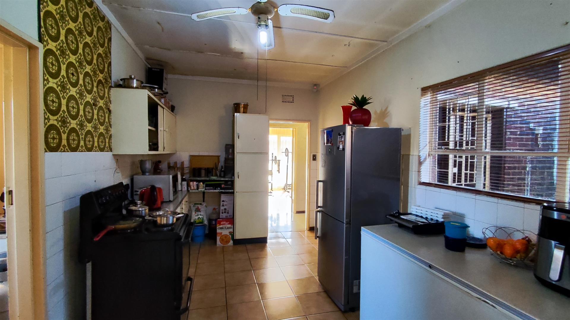 Kitchen - 16 square meters of property in Vanderbijlpark