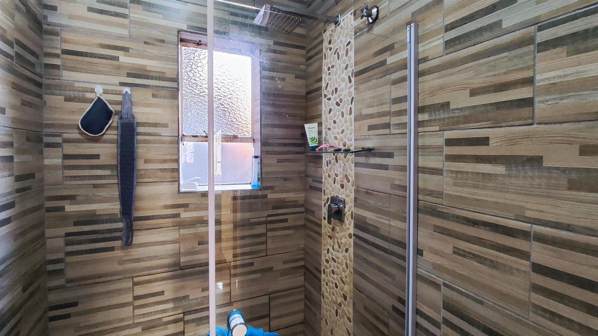 Bathroom 1 - 3 square meters of property in Vanderbijlpark