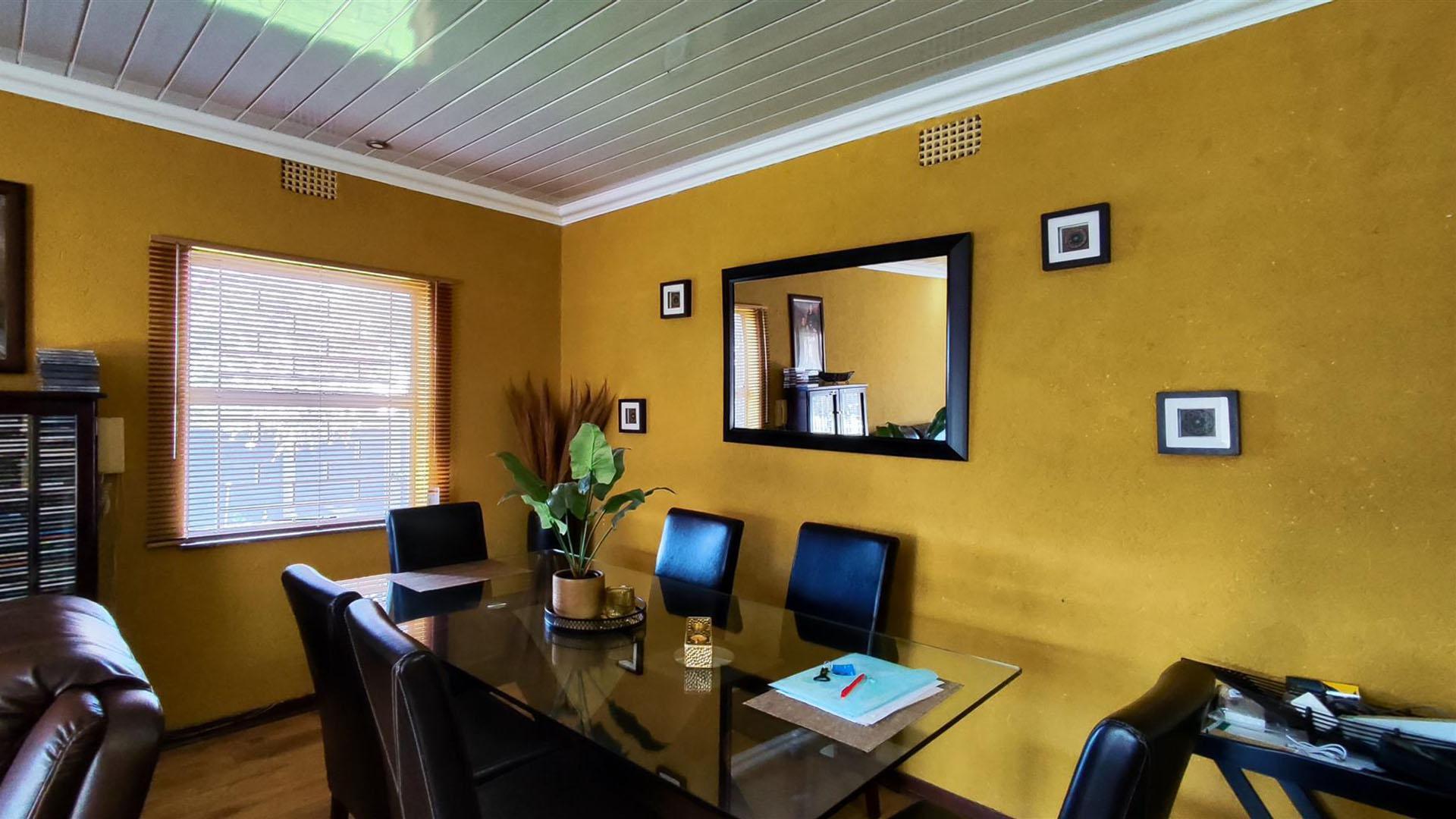 Dining Room - 13 square meters of property in Vanderbijlpark